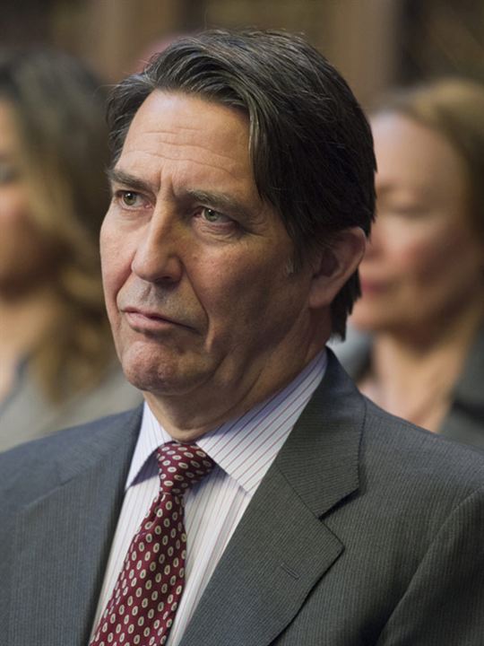 Ciarán Hinds; Belfast,Kuzey İrlanda doğumlu Kuzey İrlandalışarkıcıoyuncu