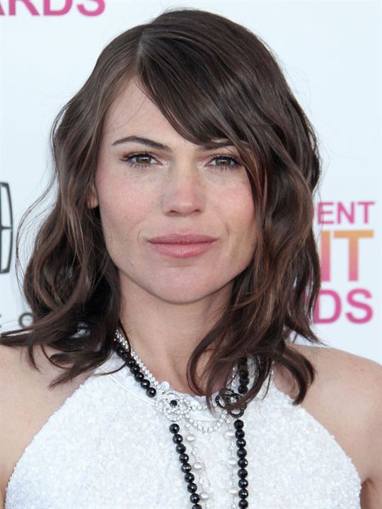 Clea DuVall; Los Angeles, Kaliforniya, ABD doğumlu Clea Helen D'Etienne DuVall olarak da bilinen Amerikalı  oyuncu, senarist, yönetmen, idari yapımcı