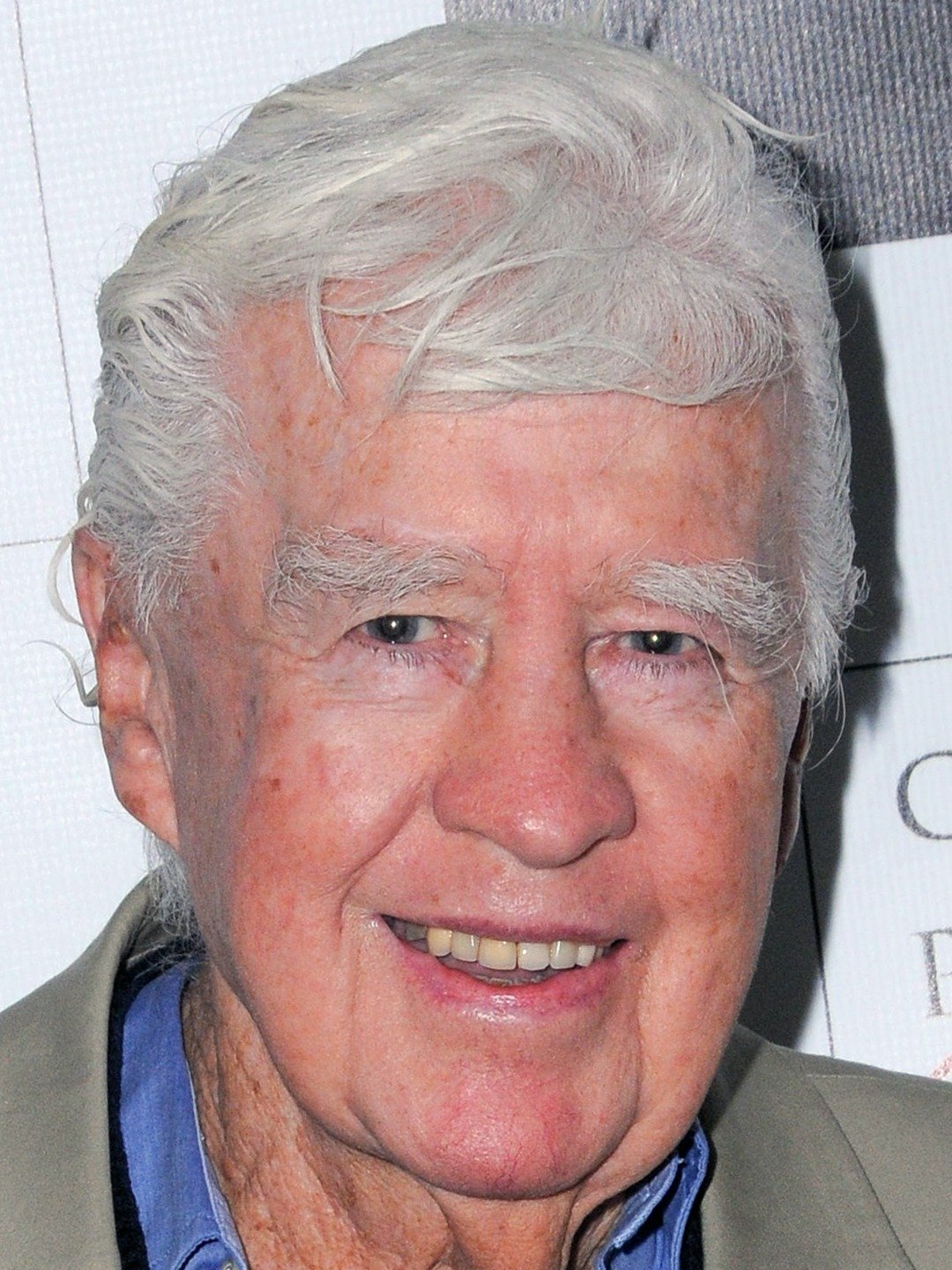 Clu Gulager; Holdenville, Hughes, Oklahoma, ABD doğumlu Amerikalı oyuncu, yönetmen