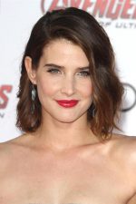 Cobie Smulders; Vancouver,Britanya Kolumbiyası,Kanada doğumlu Jacoba Francisca Maria Smulders olarak da bilinen Kanadalımodeloyuncu, yönetici ortak yapımcı