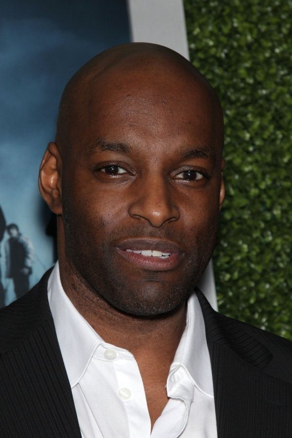 Colin Lawrence; Londra,İngiltere doğumlu İngiliz  oyuncu