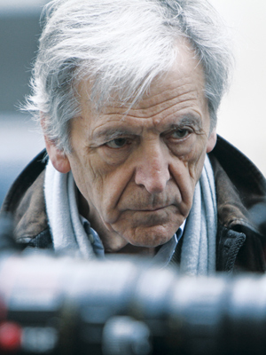 Costa-Gavras; Iraia, Yunanistan doğumlu Konstantinos Gavras olarak da bilinen Yunan yönetmen, senarist, oyuncu