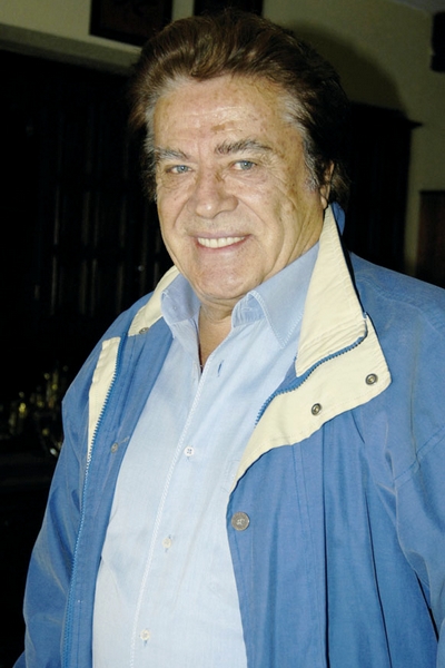 Cüneyt Arkın; Karaçay, Alpu, Eskişehir, Türkiye doğumlu Fahrettin Cüreklibatur olarak da bilinen Türk oyuncu, senarist, ortak yönetmen, yönetmen