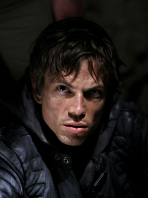 Cyrille Thouvenin; Mont-Saint-Martin, Meurthe-et-Moselle, Fransa doğumlu Fransız şarkıcı, oyuncu