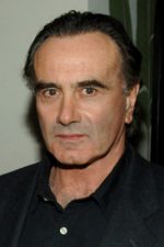 Dan Hedaya; Pittsburgh, Pensilvanya, ABD doğumlu Amerikalı oyuncu