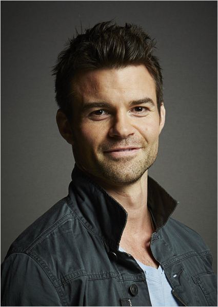 Daniel Gillies; Winnipeg,Manitoba,Kanada doğumlu Kanadalı  oyuncu, yönetmen