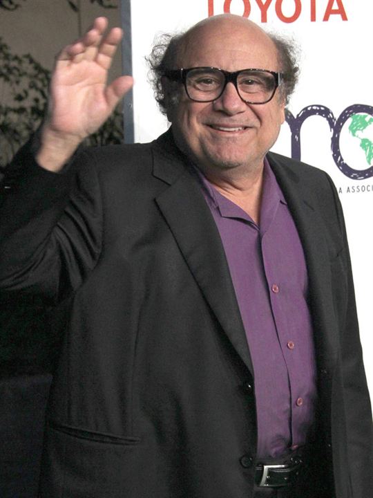 Danny DeVito; Neptune Township, New Jersey, ABD doğumlu Daniel Michael DeVito Jr. olarak da bilinen Amerikalı oyuncu, yapımcı, yönetmen