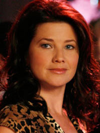 Daphne Zuniga; Berkeley, Alameda, Kaliforniya, ABD doğumlu Amerikalı oyuncu