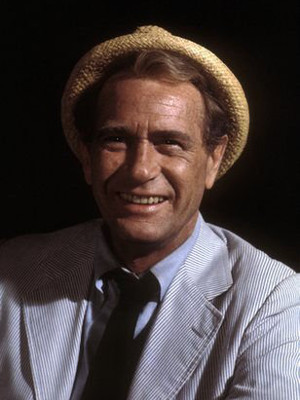 Darren McGavin; Spokane, Washington, ABD doğumlu William Lyle Richardson olarak da bilinen Amerikalı oyuncu, idari yapımcı