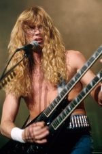 Dave Mustaine; La Mesa, San Diego, Kaliforniya, ABD doğumlu Amerikalı gitarist oyuncu, müzisyen
