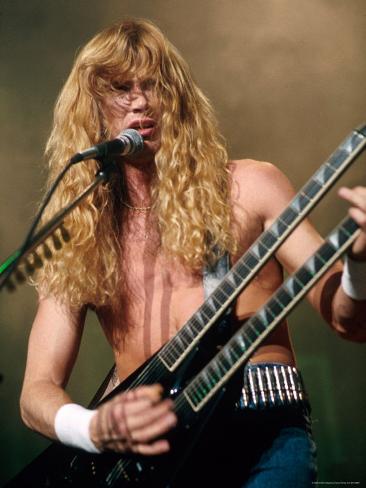 Dave Mustaine; La Mesa, San Diego, Kaliforniya, ABD doğumlu Amerikalı gitarist oyuncu, müzisyen