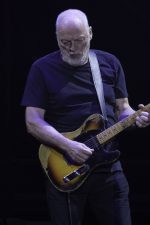 David Gilmour; Cambridge,Cambridgeshire,İngiltere doğumlu İngilizgitarist,şarkıcıbesteci