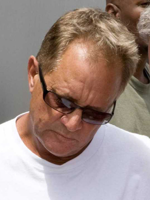 David R. Ellis; Santa Monica, Los Angeles, Kaliforniya, ABD doğumlu David Richard Ellis olarak da bilinen Amerikalı 2. birim yönetmeni, yönetmen, dublör