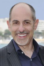 David S. Goyer; Ann Arbor, Washtenaw, Michigan, ABD doğumlu Amerikalı çizgi roman yazarı senarist, idari yapımcı, yapımcı