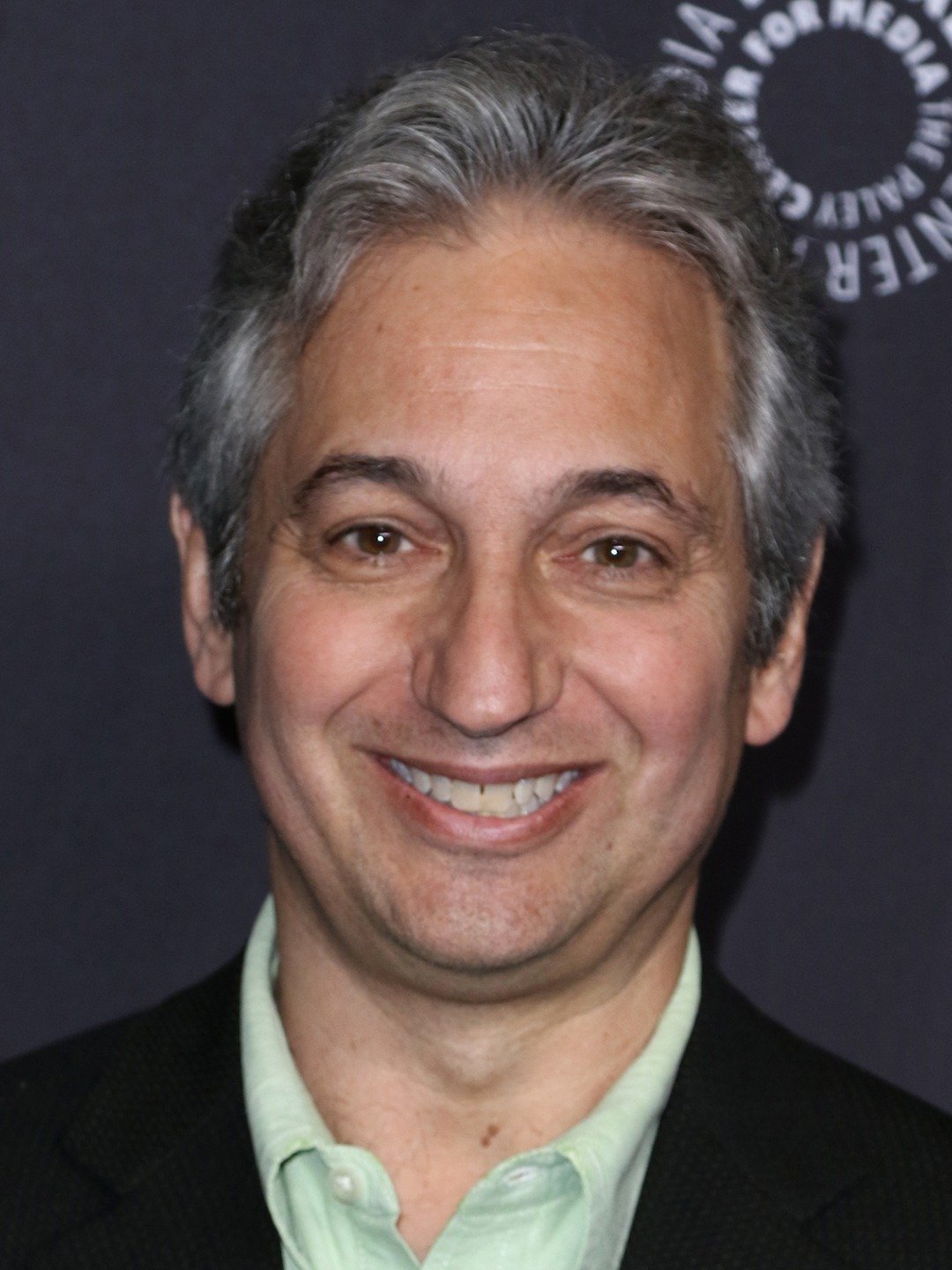 David Shore; Londra,Ontario,Kanada doğumlu Kanadalıavukatsenarist, idari yapımcı, yaratıcı, yazar