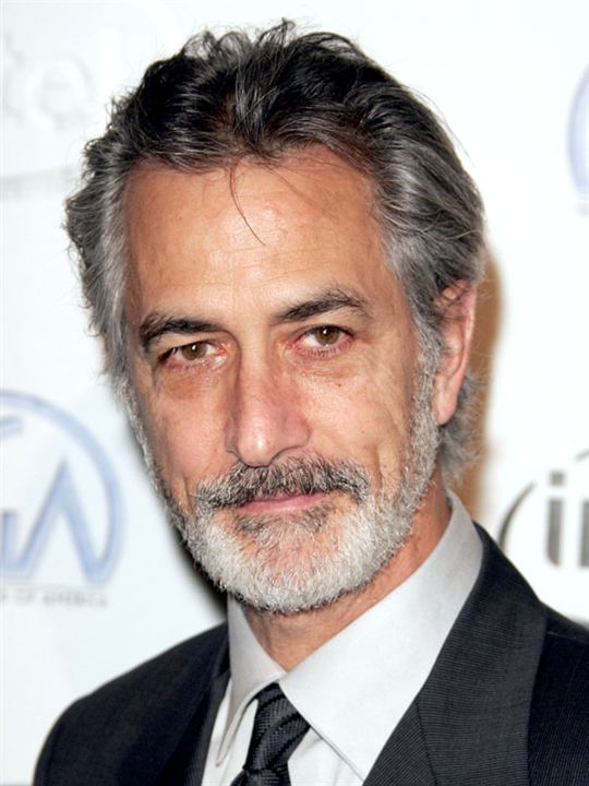 David Strathairn; David Russell Strathairn olarak da bilinen Amerikalı oyuncu