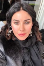 Defne Samyeli; İstanbul, Türkiye doğumlu Türk oyuncu