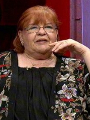 Defne Yalnız; Denizli, Türkiye doğumlu Türk oyuncu