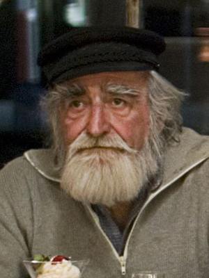 Demir Gökgöl; İstanbul, Türkiye doğumlu Alman oyuncu