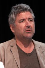 Deran Sarafian; Los Angeles, Kaliforniya, ABD doğumlu Amerikalı yönetmen, idari yapımcı, senarist, oyuncu