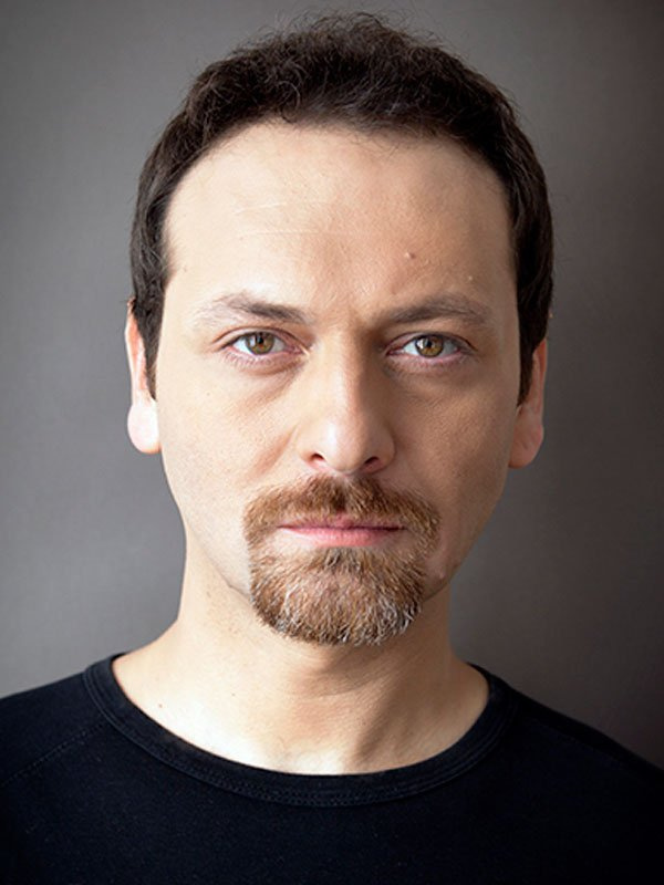 Devrim Özder Akın; Eskişehir, Türkiye doğumlu Türk oyuncu