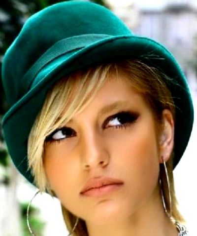 Dilara Öztunç; İstanbul, Türkiye doğumlu Türk oyuncu