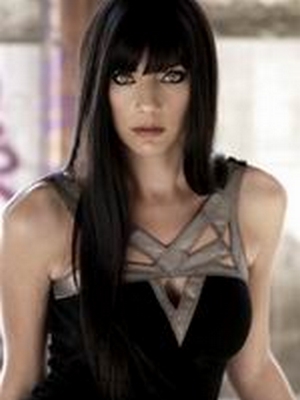 Dilek Serbest; İzmir, Türkiye doğumlu Türk oyuncu