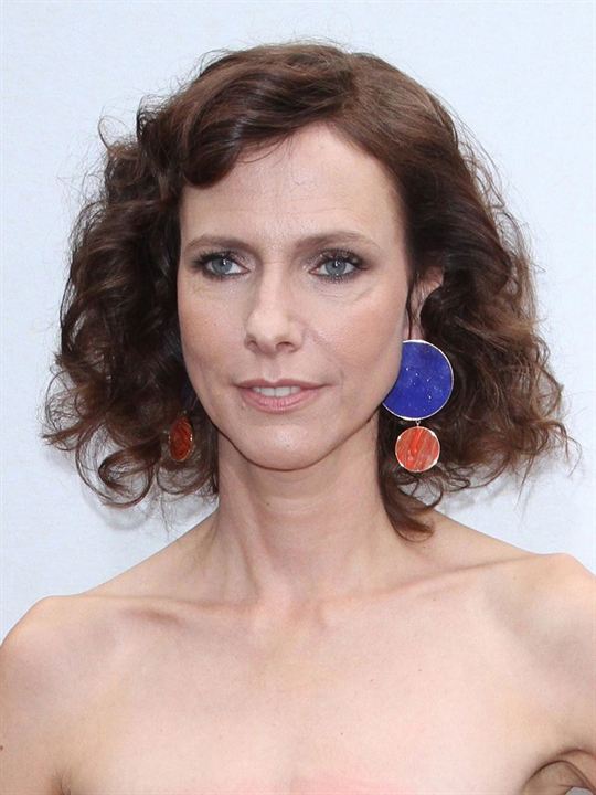 Dolly Wells; Menton,Londra,İngiltere doğumlu Dorothy Perpetua Gatacre olarak da bilinen İngiliz  oyuncu