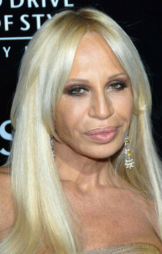 Donatella Versace; Reggio Calabria, İtalya doğumlu İtalyan moda tasarımcısı, oyuncu