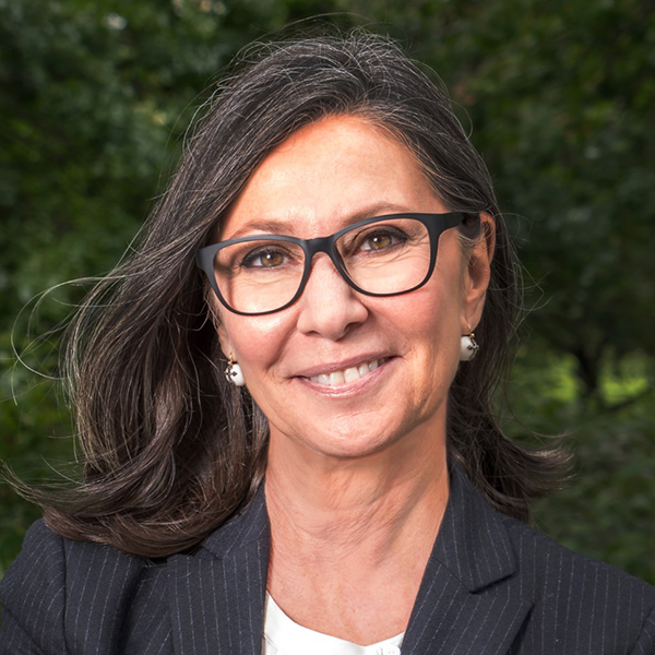 Donna Gigliotti; Amerikalı yapımcı, uygulayıcı yapımcı, yardımcı yapımcı