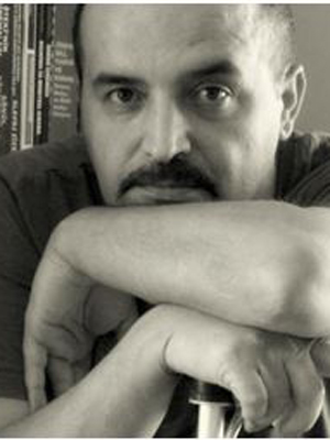 Durmuş Akbulut; Ermenek, Karaman, Türkiye doğumlu Türk yönetmen, senarist