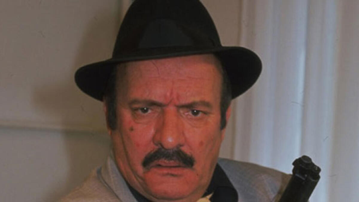 Dursun Ali Sarıoğlu; Çayeli, Rize, Türkiye doğumlu Türk oyuncu