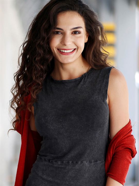Ebru Şahin; İstanbul, Türkiye doğumlu Türk oyuncu
