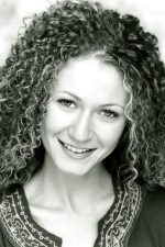 Ece Dizdar; İstanbul, Türkiye doğumlu Türk oyuncu