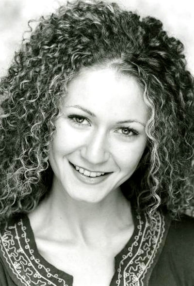 Ece Dizdar; İstanbul, Türkiye doğumlu Türk oyuncu