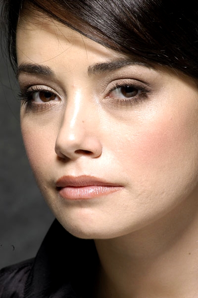 Özgü Namal; Üsküdar, İstanbul, Türkiye doğumlu Türk oyuncu