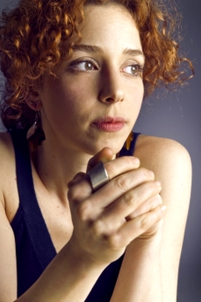 Elif Sönmez; İstanbul, Türkiye doğumlu Türk oyuncu