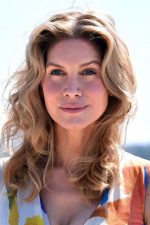 Elizabeth Mitchell; Los Angeles, Kaliforniya, ABD doğumlu Amerikalı oyuncu