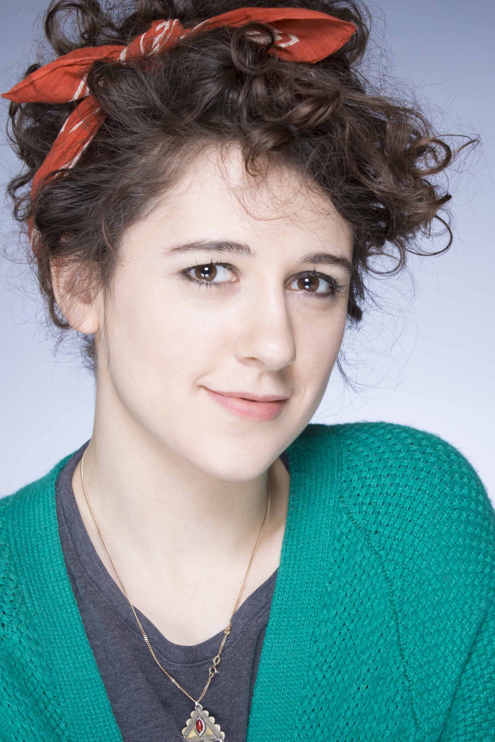 Ellie Kendrick; Greenwich,Londra,İngiltere doğumlu İngiliz  oyuncu, yazar