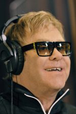 Elton John; Pinner,Londra,İngiltere doğumlu Reginald Kenneth Dwight olarak da bilinen İngilizşarkıcı, piyanistoyuncu, besteci, idari yapımcı