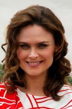 Emily Deschanel; Los Angeles, Kaliforniya, ABD doğumlu Emily Erin Deschanel olarak da bilinen Amerikalı oyuncu, ortak yapımcı, yapımcı