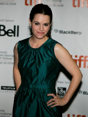 Emily Hampshire; Montreal,Québec,Kanada doğumlu Kanadalı  oyuncu