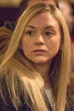 Emily Kinney; Wayne, Nebraska, ABD doğumlu Amerikalı şarkıcı oyuncu