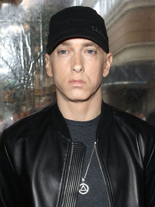 Eminem; Marshall Bruce Mathers III olarak da bilinen Amerikalı oyuncu, besteci