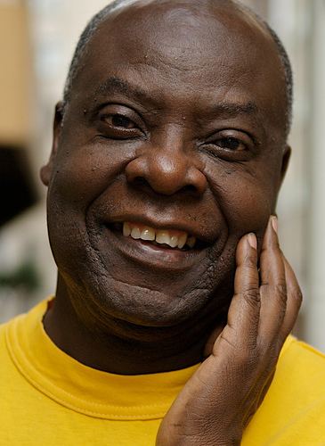 Emmanuel Dongala; Brazavil, Demokratik Kongo Cumhuriyeti doğumlu Kongolukimyager yazar