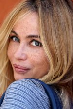 Emmanuelle Béart; Gassin, Var, Fransa doğumlu Fransız oyuncu