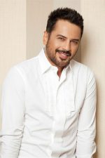 Emre Altuğ; Levent, Beşiktaş, İstanbul, Türkiye doğumlu Türk oyuncu