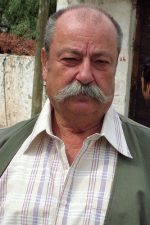 Engin Şenkan; İstanbul, Türkiye doğumlu Türk oyuncu