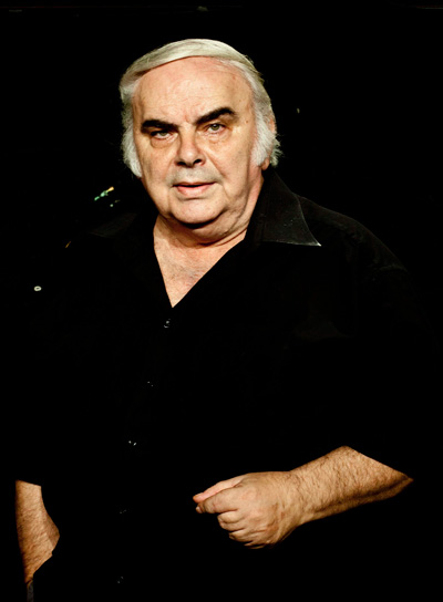 Enis Fosforoğlu; İstanbul, Türkiye doğumlu Türk oyuncu