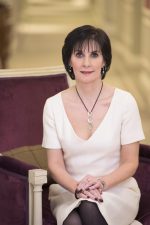 Enya; Gweedore,Donegal,İrlanda doğumlu İrlandalıfilm müziği, şarkıcı, söz yazarıbesteci, müzisyen, yapımcı